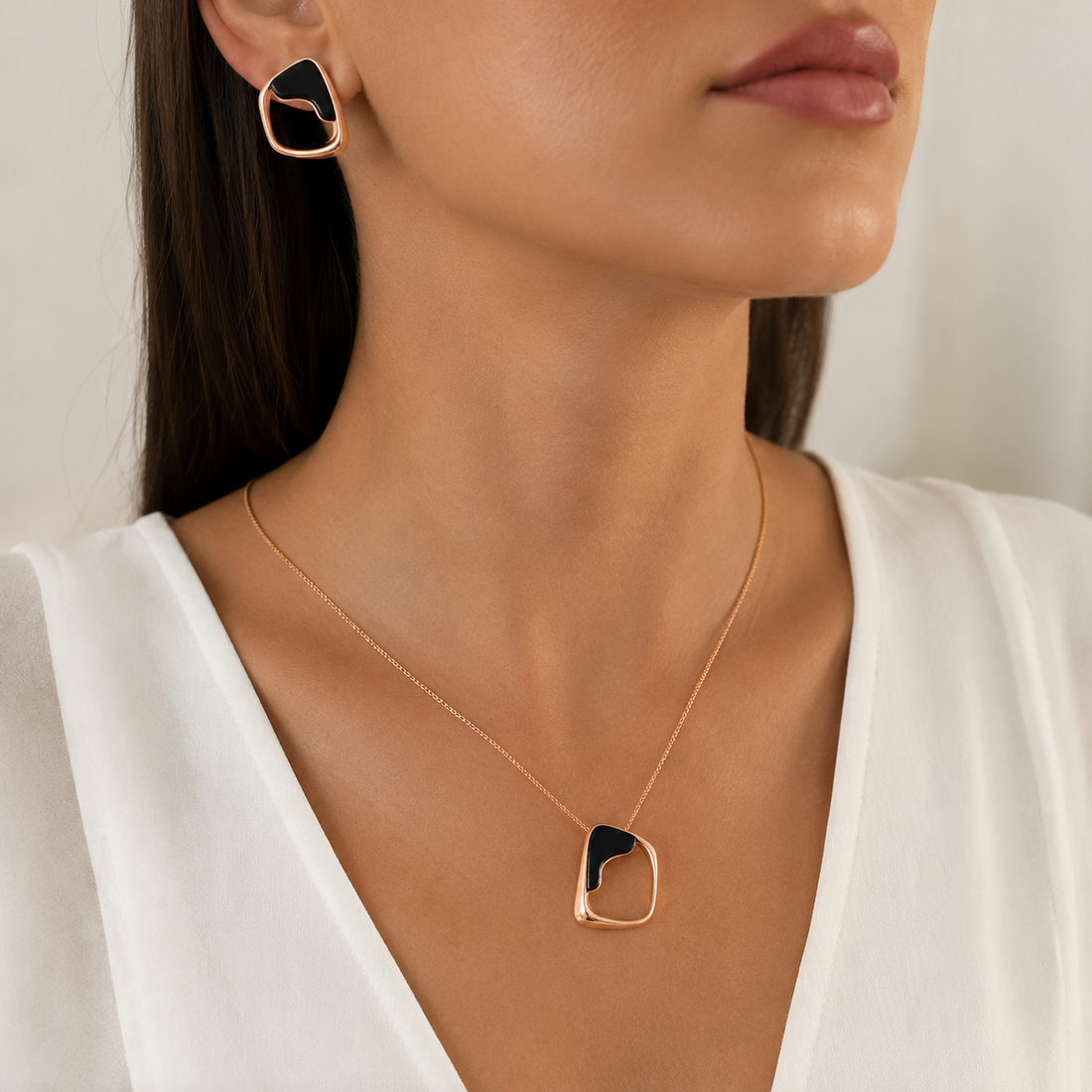 Conjunto Colar e Brinco Folheado a Ouro 18K Orgânico Resinado Preto
