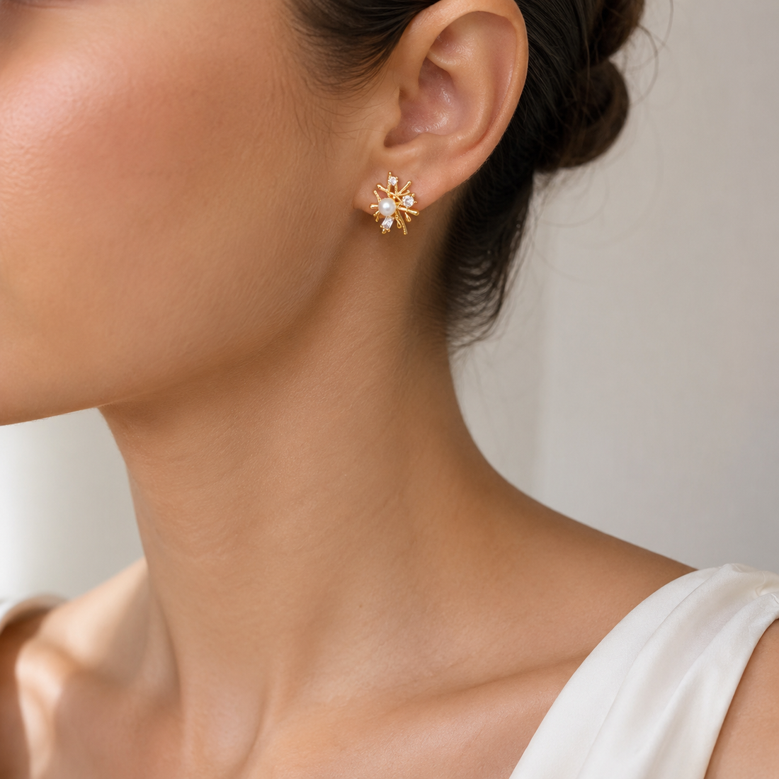 Brinco Folheado a Ouro 18K Cristais com Pérola