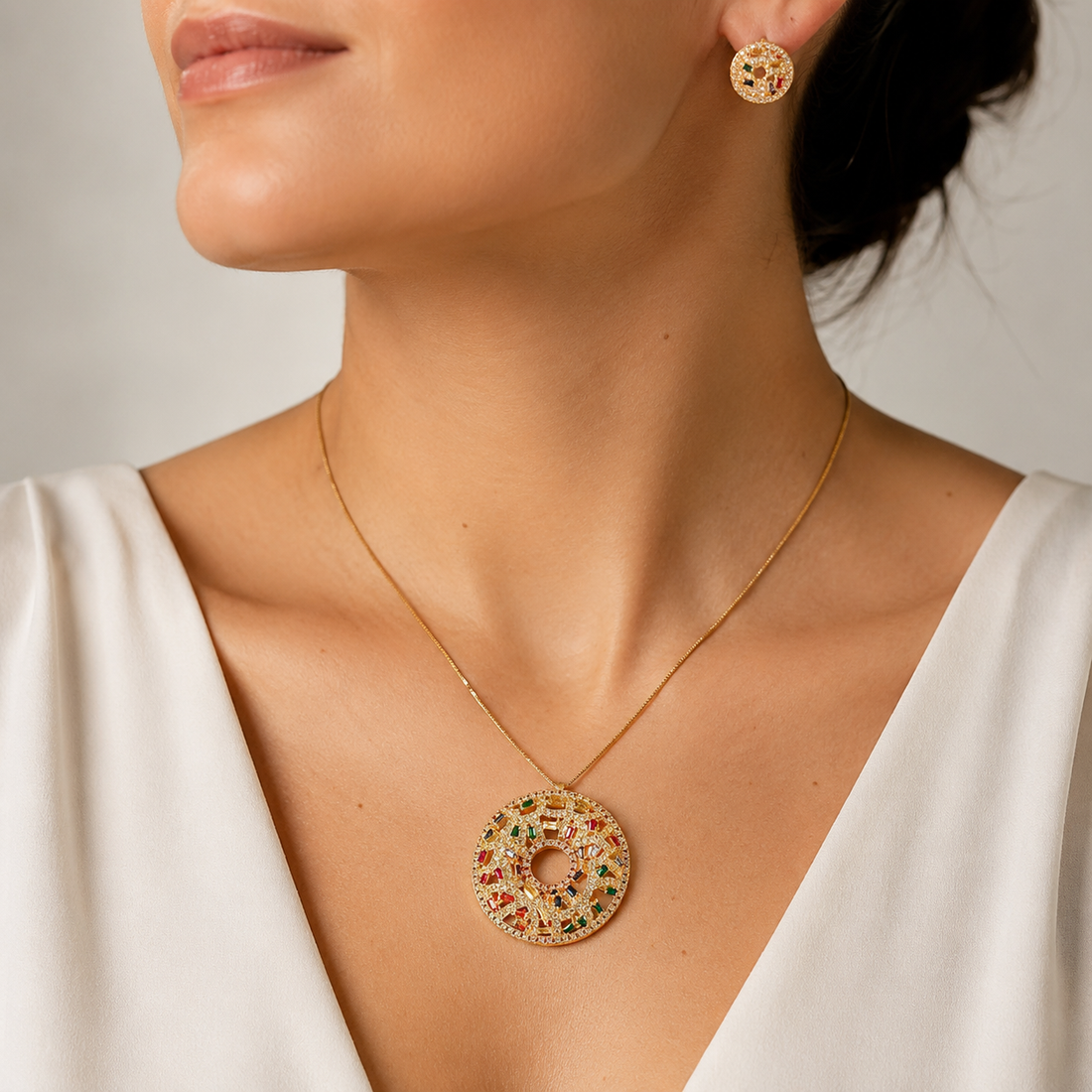 Conjunto Colar e Brinco Folheado a Ouro 18K e Prata Círculo Cravejado